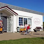Reetdachhaeuser Am Bakenberg Dranske