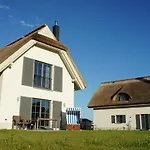Reetdachhaeuser Am Bakenberg Dranske