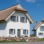 Feriehus Reetdachhaeuser Am Bakenberg Dranske