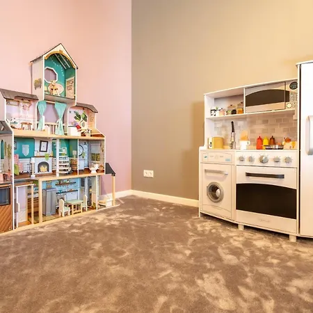 Reetdachhaeuser Am Bakenberg *