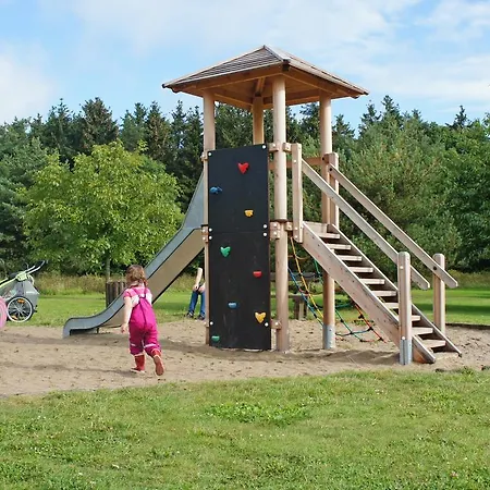 Reetdachhaeuser Im Am Bakenberg Feriehus