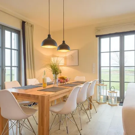 Reetdachhaeuser Im Am Bakenberg Feriehus
