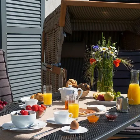 Reetdachhaeuser Am Bakenberg Dranske