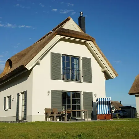 Reetdachhaeuser Im Am Bakenberg Feriehus Dranske