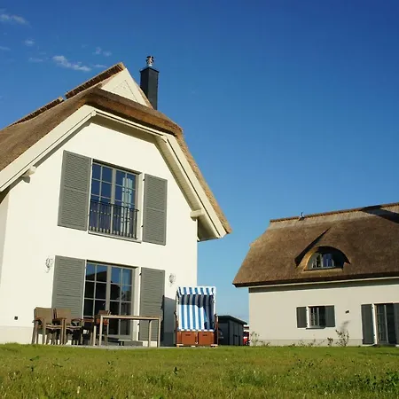 Reetdachhaeuser Im Am Bakenberg Dranske