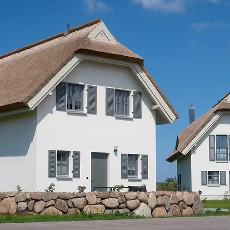 Feriehus Reetdachhaeuser Im Am Bakenberg Dranske