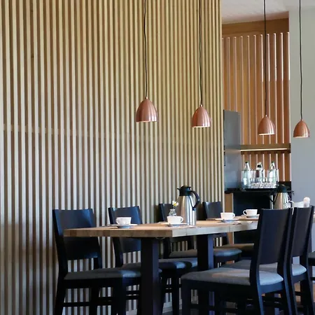 Reetdachhaeuser Am Bakenberg