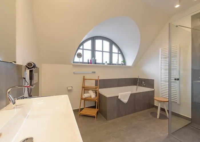 Ferienhaus Reetdachhäuser Am Bakenberg *